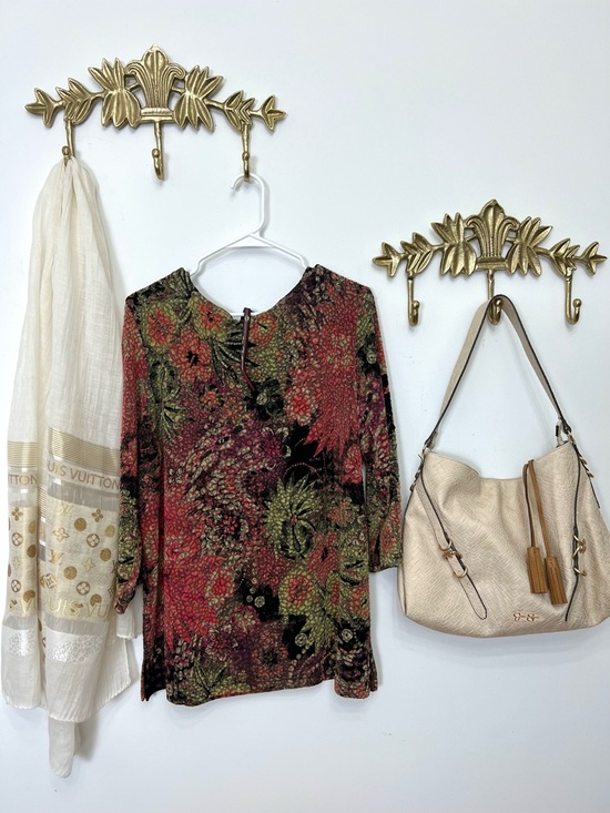Floral textured  Tunic Top in Multi-Color - Picture 4 of 4